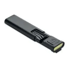 Lampe de poche personnalisée SCRUDRIVE noire ouverte sur ses embouts de tournevis, avec bouton et éclairage COB