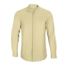 Chemise col mao personnalisée beige pour homme, patte de boutonnage cachée et manches longues, vue de face