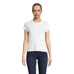 T-shirt côtelé personnalisé blanc pour femme, coupe ajustée en coton peigné, porté avec un jean brut, vue de face