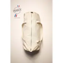 Sac polochon personnalisé BRIEUC en coton recyclé naturel, vue de dessus sur la fermeture zippée et les poignées