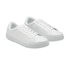 Paire de sneakers en PU personnalisable blanc, semelle caoutchouc et lacets polyester, vue de trois quarts