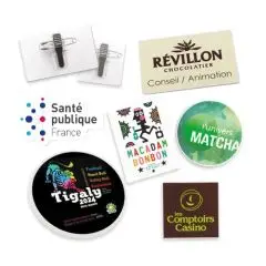 BADGE PLASTIQUE (PS) CARRÉ 36x36 MM AVEC PINCE ÉPINGLE