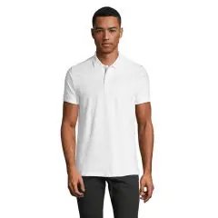 Polo homme publicitaire blanc en coton peigné porté de face avec patte 2 boutons et finitions en sergé gris