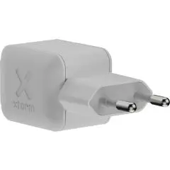 Chargeur mural personnalisé Xtorm NextGen 45 W blanc avec logo en relief et fiche européenne vu de trois quarts
