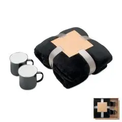 Coffret plaid personnalisé avec couverture polaire noire pliée, deux mugs émaillés et boîte cadeau en kraft