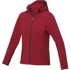 Veste softshell femme personnalisée Langley rouge cintrée à capuche, fermeture zippée noire, vue de trois quarts