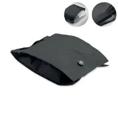 Sac de compression personnalisé noir FLOW en polyester avec valve ronde, vue du rangement de vêtements et du zip