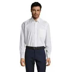 Chemise homme publicitaire blanche en popeline à manches longues portée de face avec poche poitrine et col classique